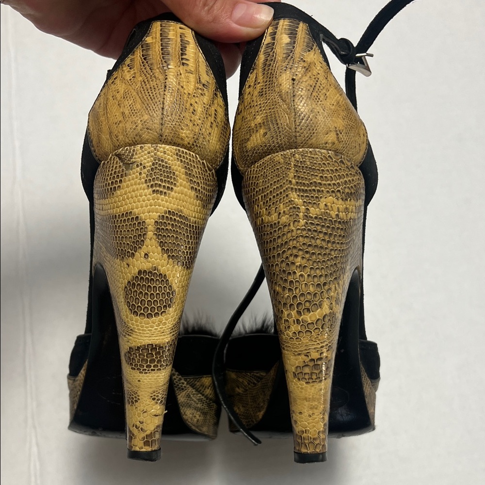 Prada Black and Tan Women's Heels - Picture 5 of 5